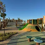 Sunset Cliffs Terra Gold بينايدورم
